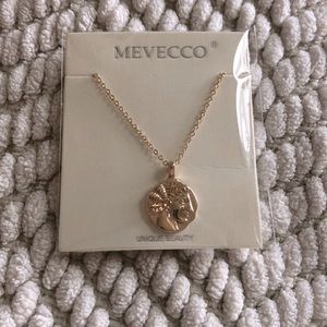 NWT Mevecco Dainty Necklace
